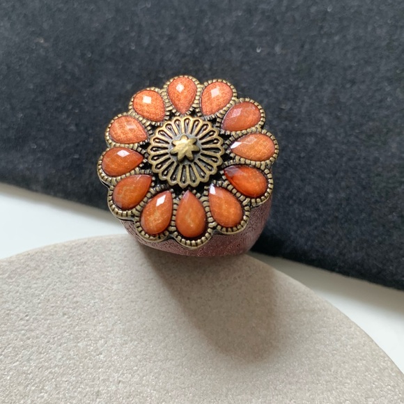 Vintage Wooden Flower Ring - Picture 1 of 3